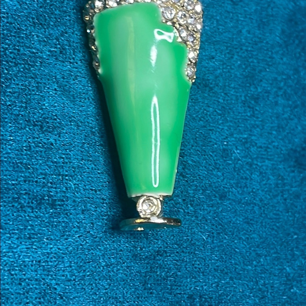 Elegant Green Milkshake Brooch - Picture 3 of 6